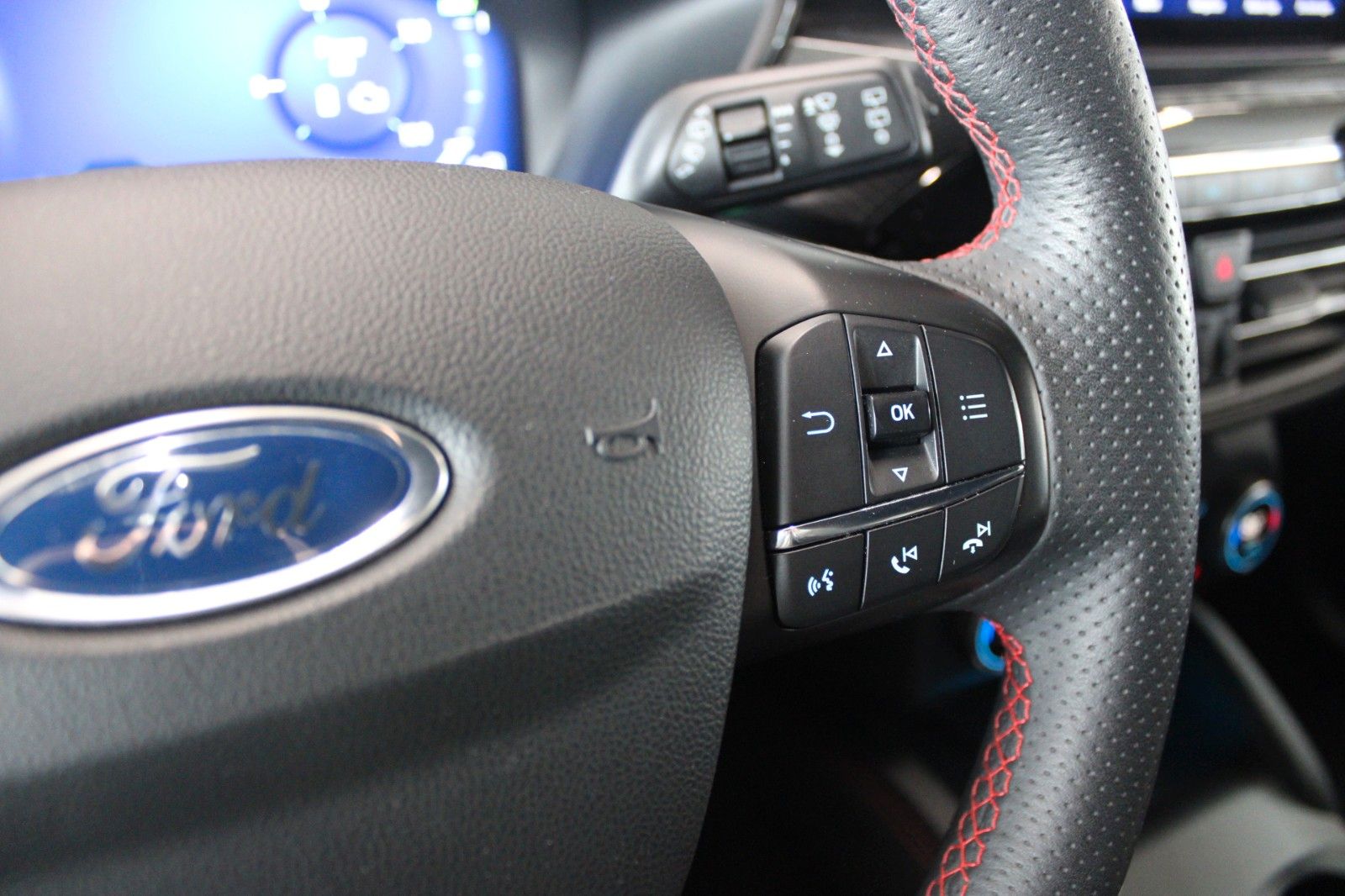 Fahrzeugabbildung Ford Kuga 2.5 PHEV ST-Line X Aut. LED B&O AHK HUD uvm