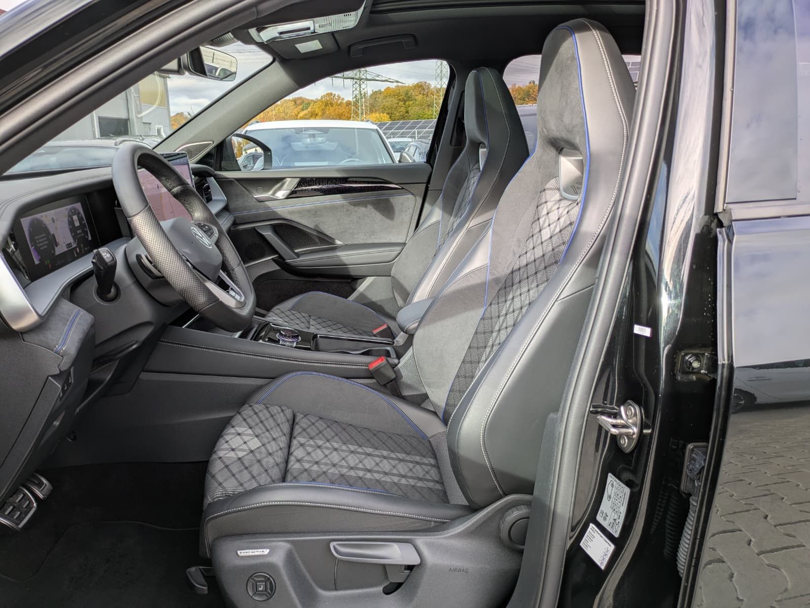 Fahrzeugabbildung Volkswagen Tayron 2.0 TDI 4M R-Line 7Si*MATRIX*AHK*PANO*HUD