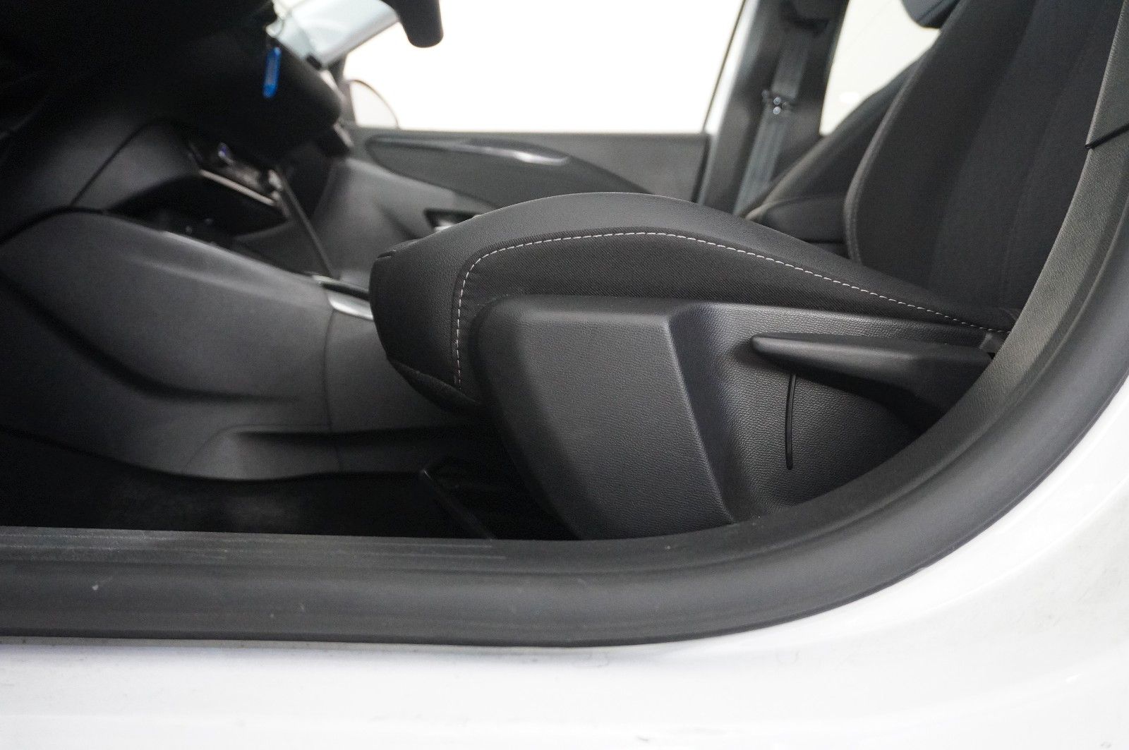 Fahrzeugabbildung Opel Corsa F 1.2T ELEGANCE NAVI/LED/VIRT/KAMERA/SPORT