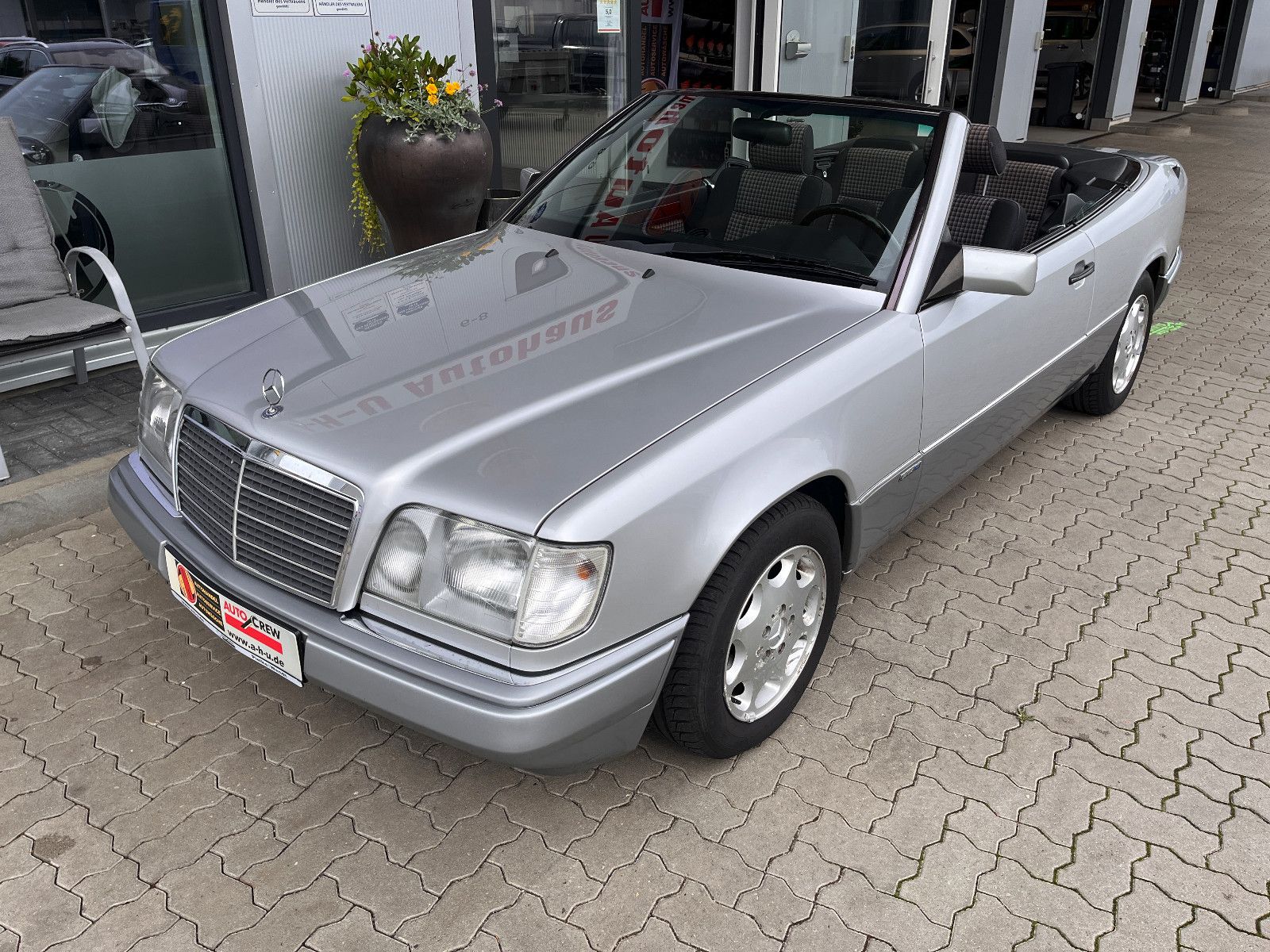 Fahrzeugabbildung Mercedes-Benz E 230
