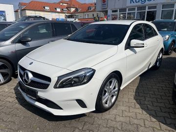 Fotografie Mercedes-Benz A 180 Urban Business-Paket, 8-fach bereift