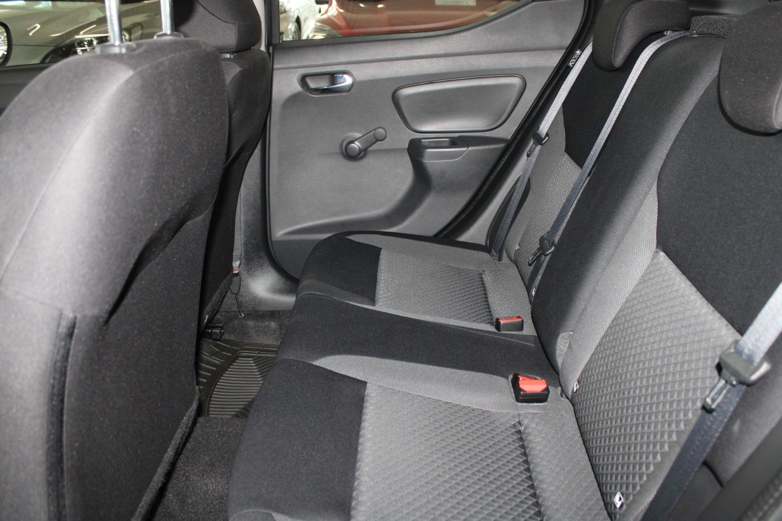 Fahrzeugabbildung Nissan Micra 1.0 5-trg KLIMA SHZ DAB Allwetter uvm.