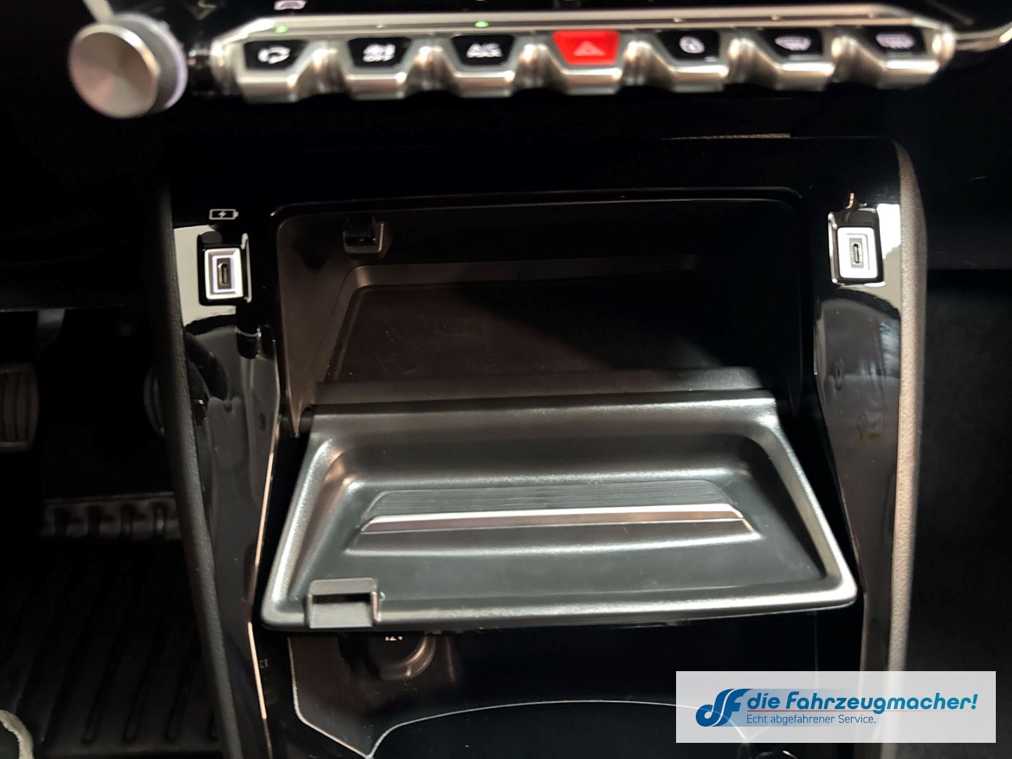 Fahrzeugabbildung Peugeot 208 Allure Navi Digitales Cockpit LED Apple CarP