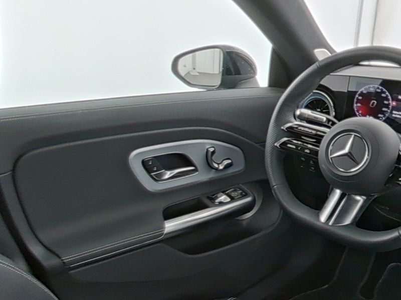 Fahrzeugabbildung Mercedes-Benz CLA350 4M AMG Prem+ AHK Superscreen DRIVE ASSIST