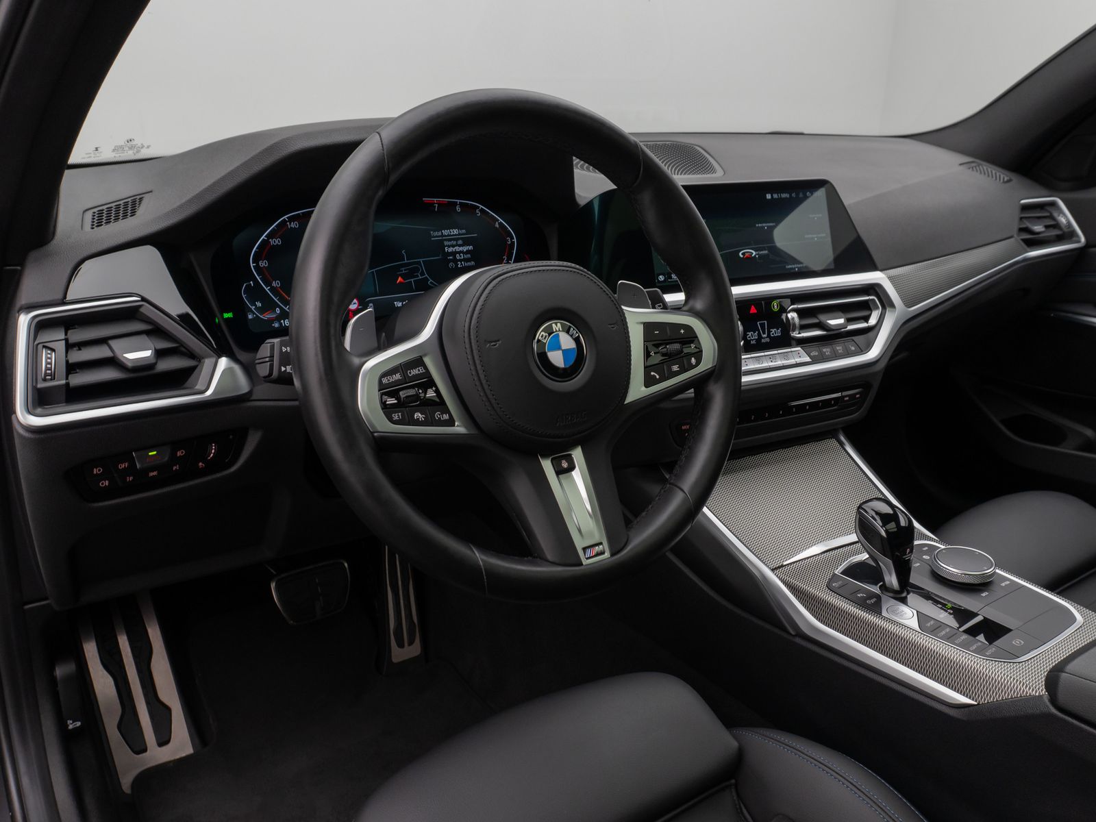 Fahrzeugabbildung BMW 330i M Sport Panorama Kamera DAB HiFi Komfort
