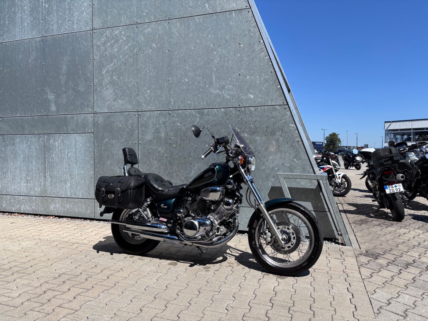 Fahrzeugabbildung Yamaha Virago XV 1100, Hepco & Becker Taschen, Sissybar