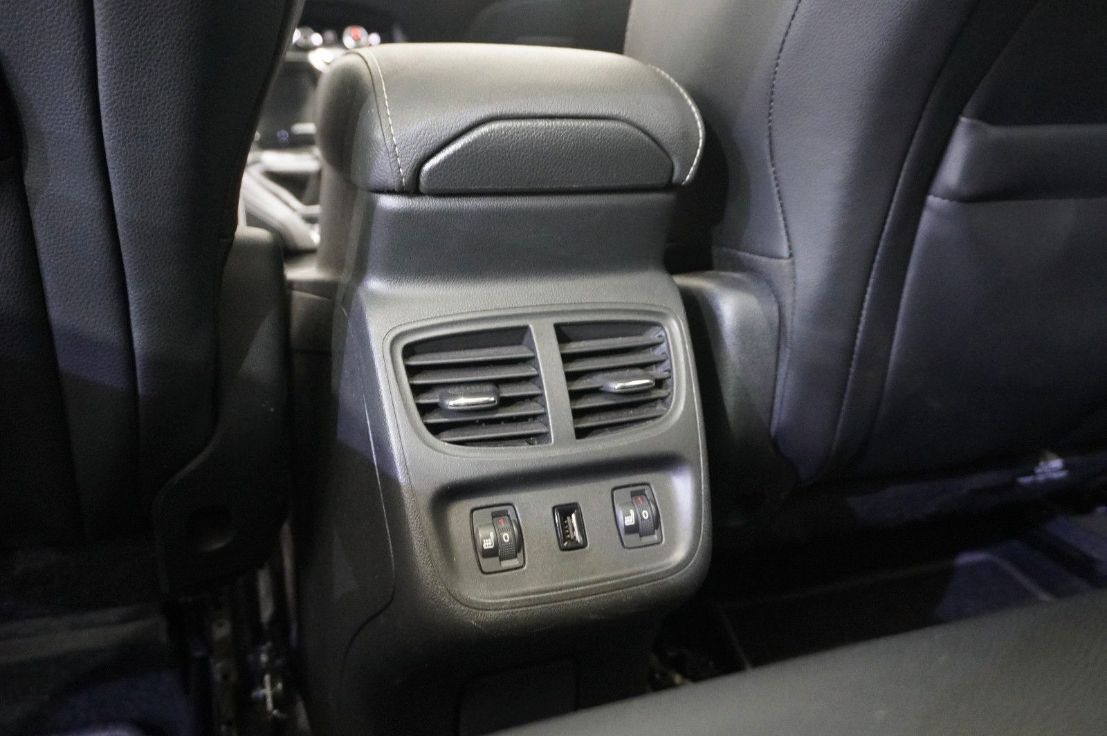 Fahrzeugabbildung Opel Grandland (X) 1.2T INNOV. NAVI/LED/KAMERA/PANO.