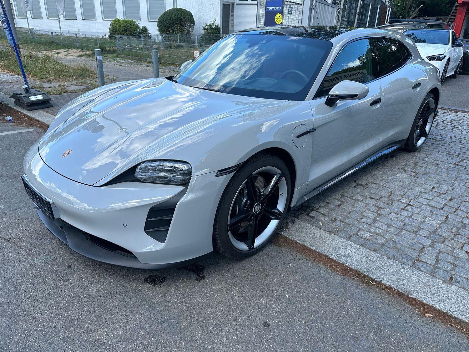 Porsche Taycan Sport Turismo 4S — Foto 2