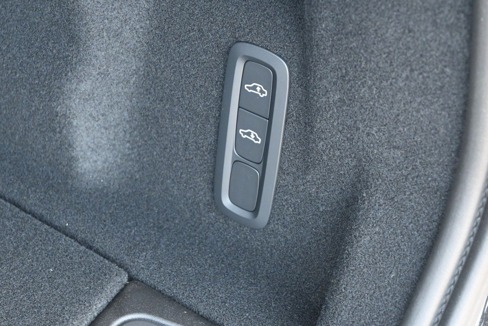Fahrzeugabbildung Volvo XC60 B5 AWD Plus Dark*PANO*H&K*LUFT*LED*360°