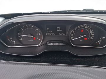 Peugeot 2008 Active 1.2 PureTech 110 Kam.+Pano+SHZ+PDC