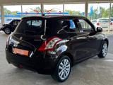 Suzuki Swift 1.2 Club 5türig ATG *SHZ*NAV*RKam*TEM*ALU* - Suzuki Swift mit Benzin-Antrieb: Sitzheizung, Limousine