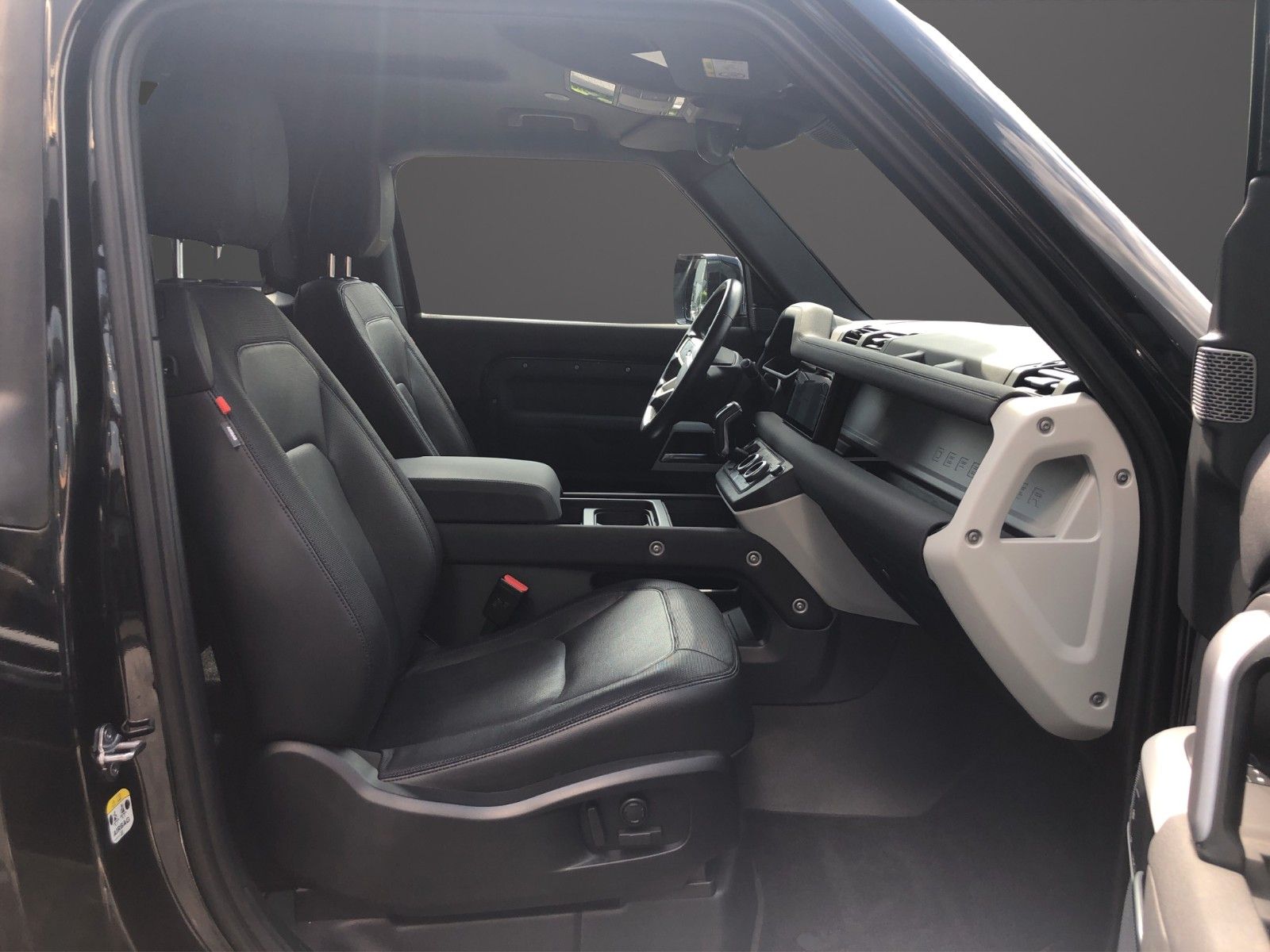 Fahrzeugabbildung Land Rover Defender 90 D250 X-Dynamic SE m. Winde