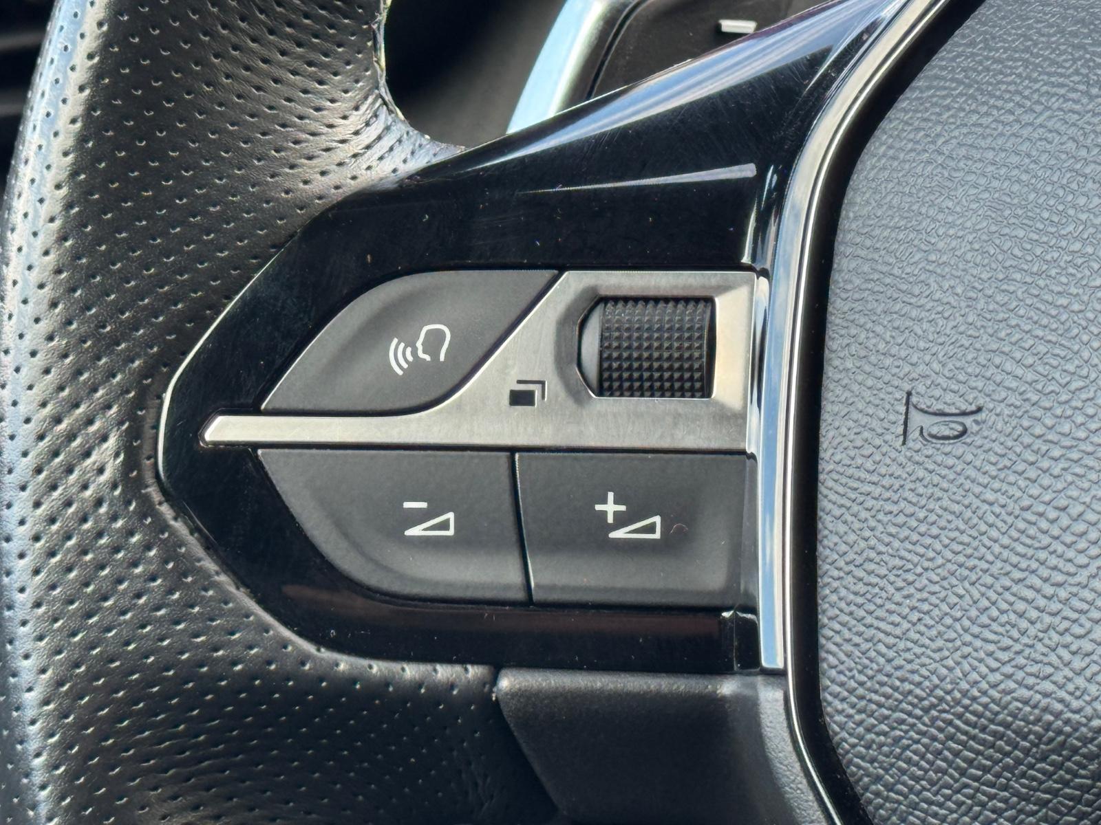 Peugeot 2008 GT* 1.2*ACC*LED*NAVI*ALCANTARA*SHZ*360°CAM, миниатюра 19
