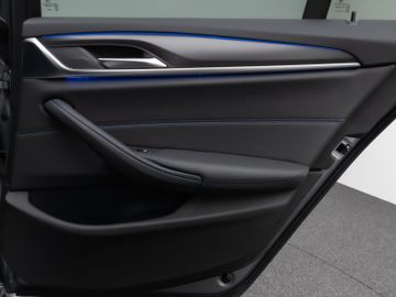 Fahrzeugabbildung BMW 520d xD M Sport Laser Kamera HUD DAB HiFi AHK