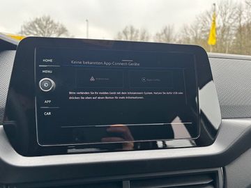 Bild 16 VW T-Cross 1.0 TSI PDC/Klima/Mirror Link/LED-Schei