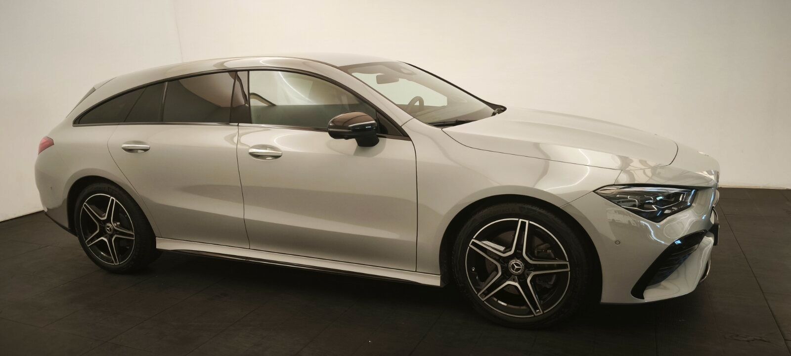 Mercedes-Benz CLA 200d SB AMG Night Distr AHK MultiBeam 360Cam foto 4