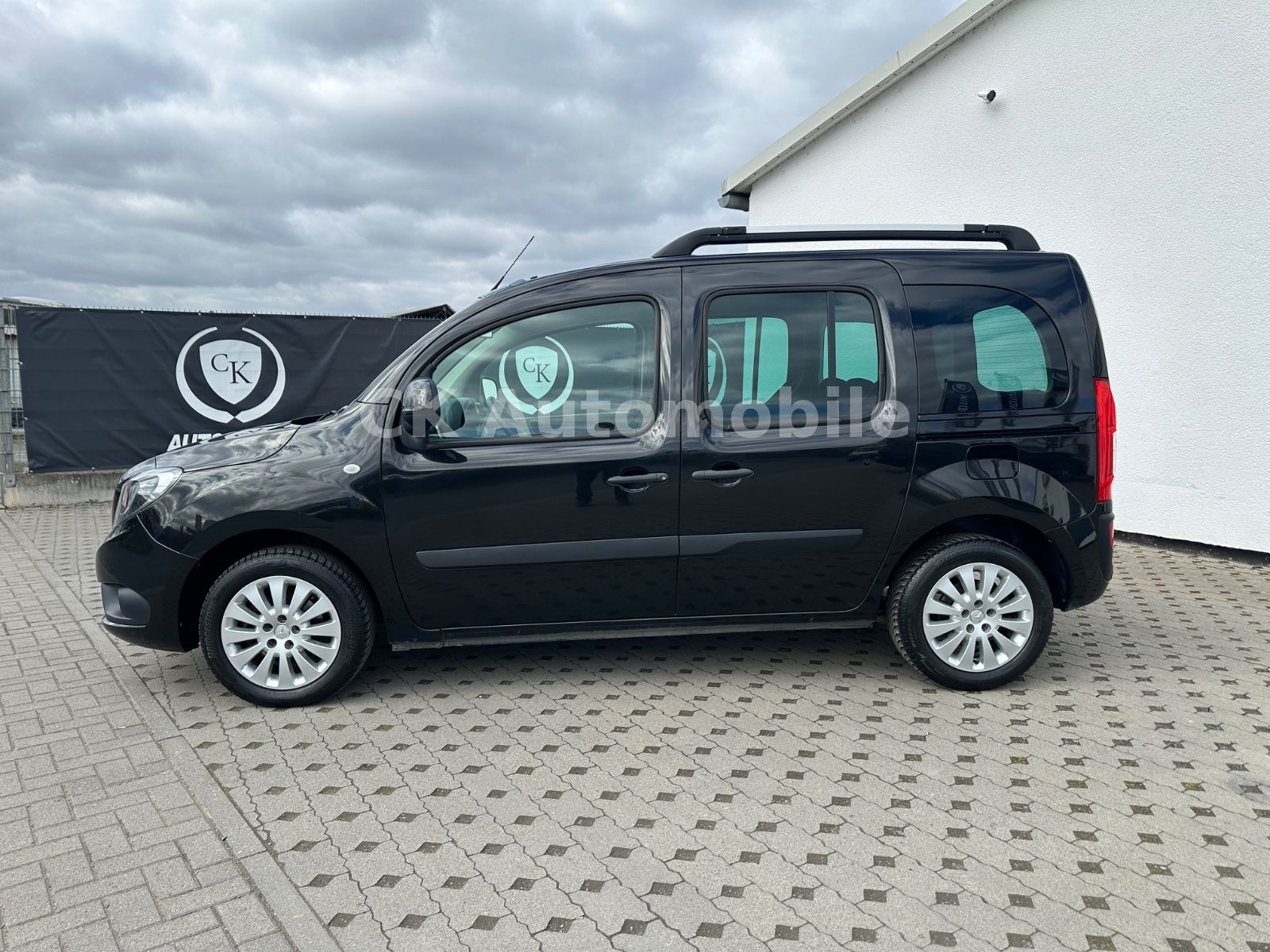 Fahrzeugabbildung Mercedes-Benz Citan Kombi 112 Lang Automatik/Navi/Pano/Kamera
