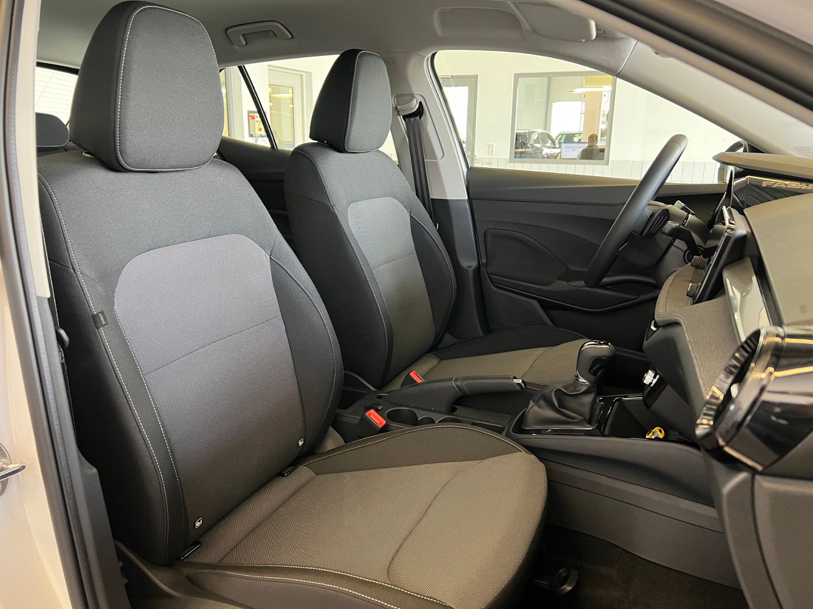 Fahrzeugabbildung SKODA Fabia IV Selection 1.0 TSI DSG *AHK, LED, SmartL