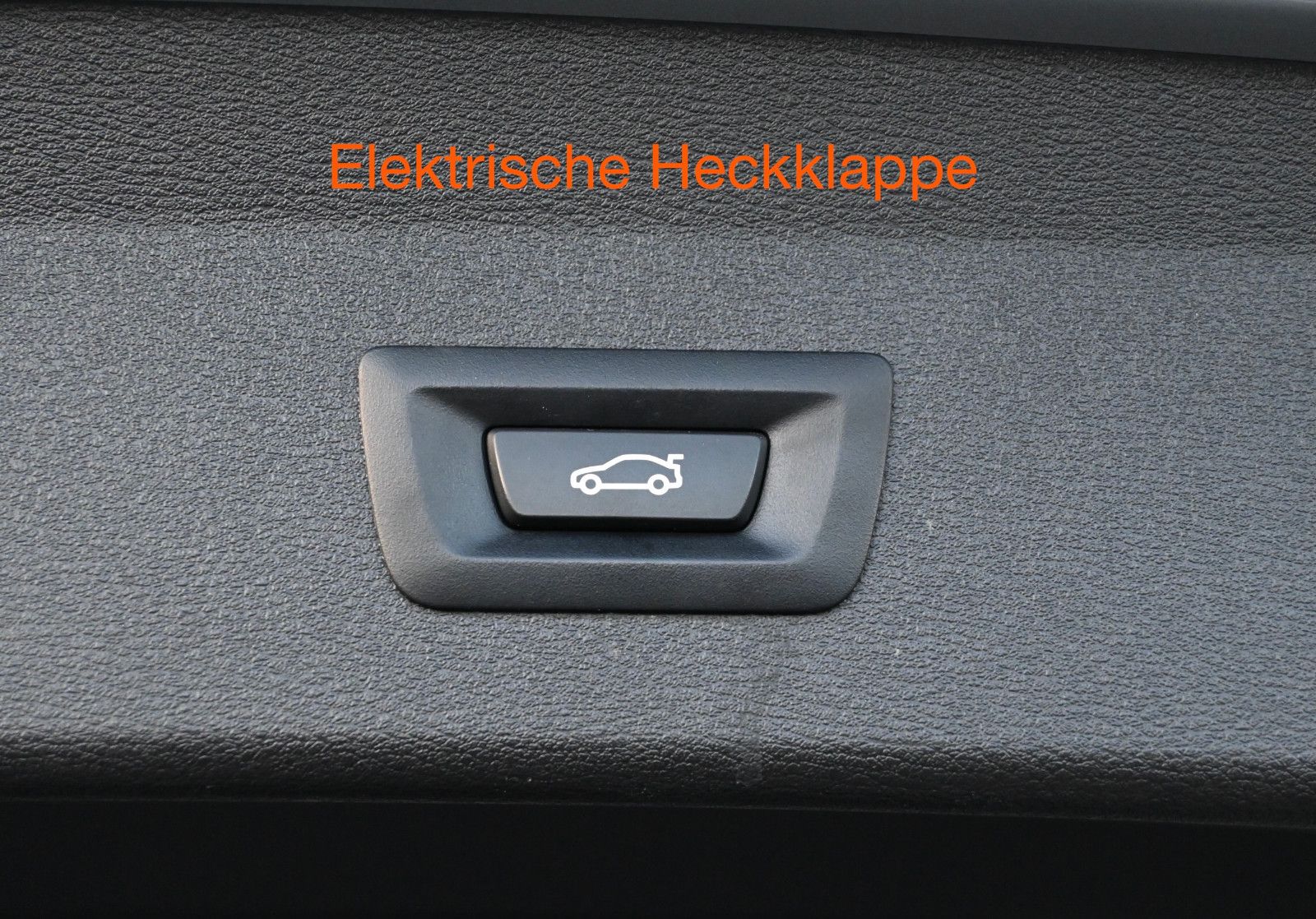 Fahrzeugabbildung BMW X1 xDr. 18d Sport Line °AHK°LEDER°HEAD-UP°KAMERA