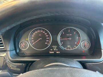 MYAUTOCENTER – Gebraucht- und Jahreswagen mit Werkstattservice in Pfaffenhofen BMW 520 d *BiXenon*Leder Dakota*Navi*PDC