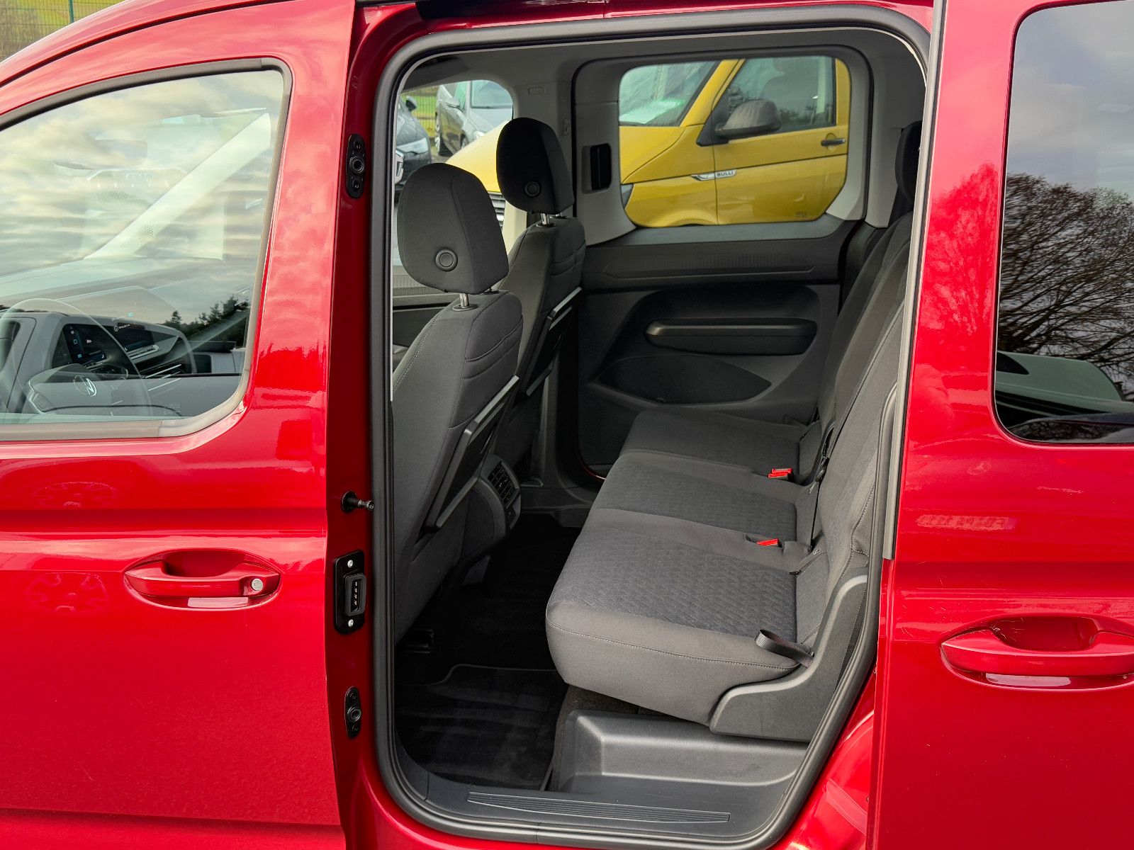 Fahrzeugabbildung Volkswagen Caddy Life TDI DSG DAB GRA Navi SHZ PDC Vorb.AHK