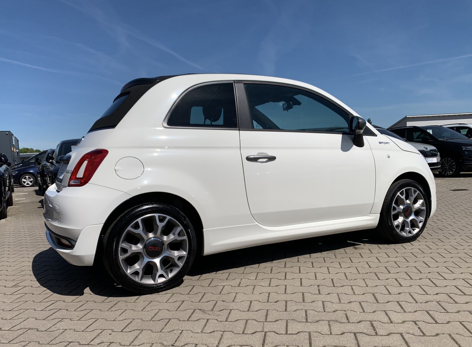 Fahrzeugabbildung Fiat 500C 1.0 GSE Hybrid*Sport*Leder*LED*MFL*CarPlay*
