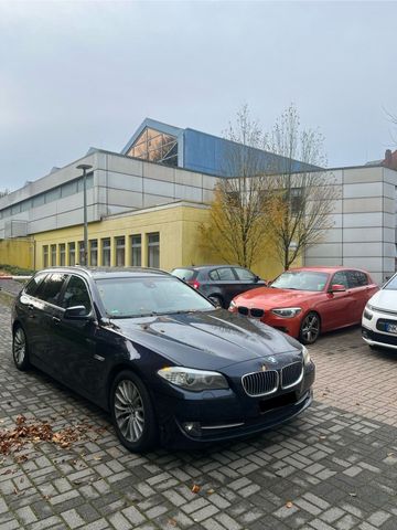 BMW Bmw F11 530d 300PS Navi / Rückfahrkamera/A...