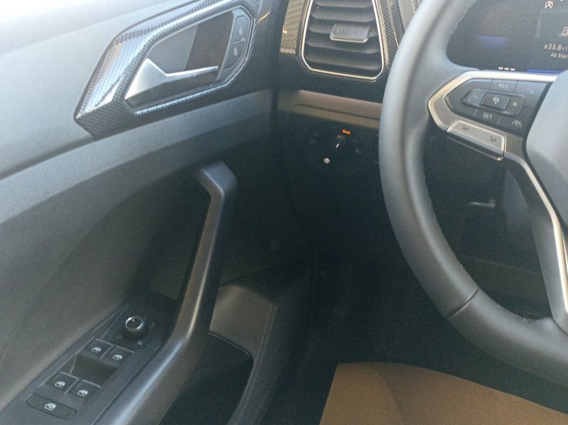 Fahrzeugabbildung Volkswagen T-Cross 1.0 TSI R-Line DSG  AHK+ACC+NAVI+MATRIX-