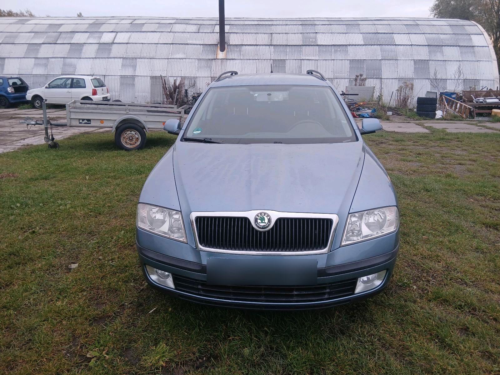 Skoda Octavia 2008 — rear view