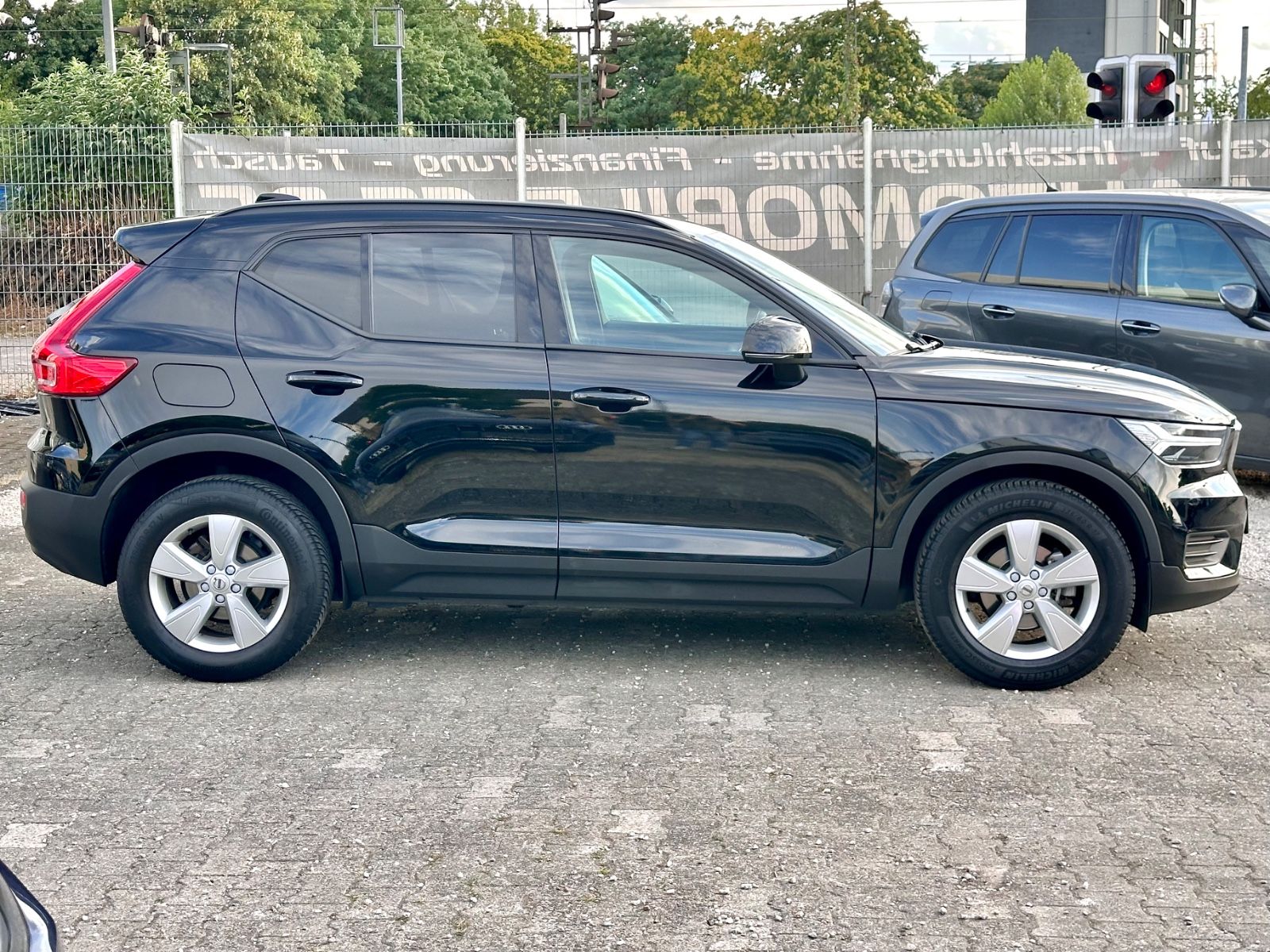 Fahrzeugabbildung Volvo XC40 MOMENTUM CORE 2WD*LED+1.HAND*