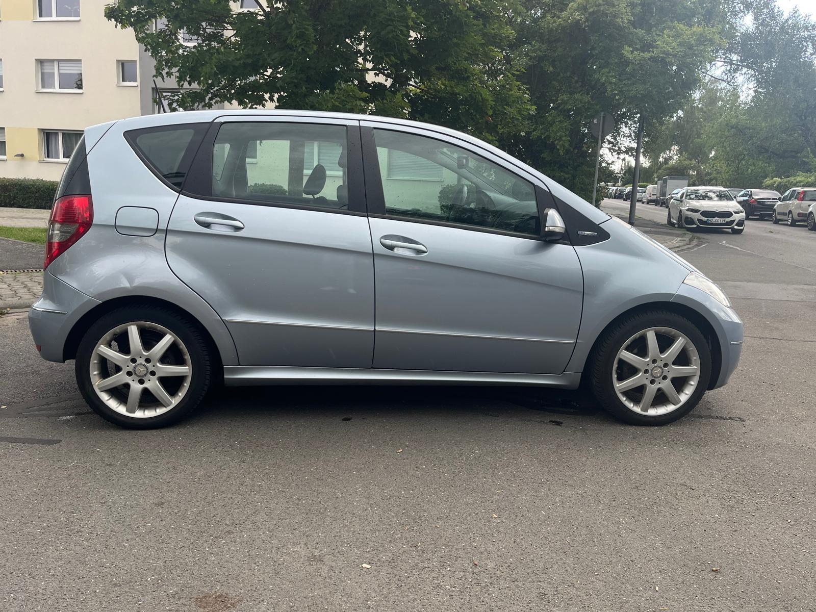 Mercedes-Benz A200 2010 — photo 7