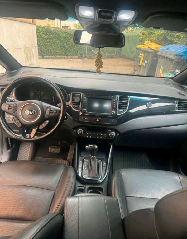 Image of Kia Carens