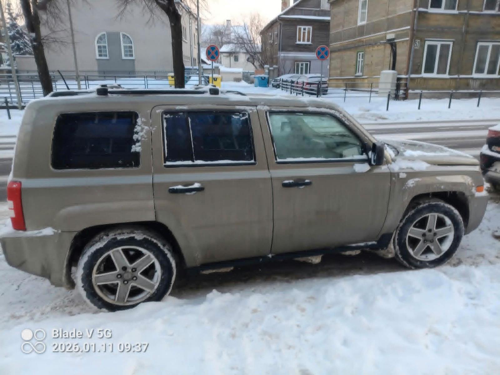 Jeep Patriot 2011 — interior