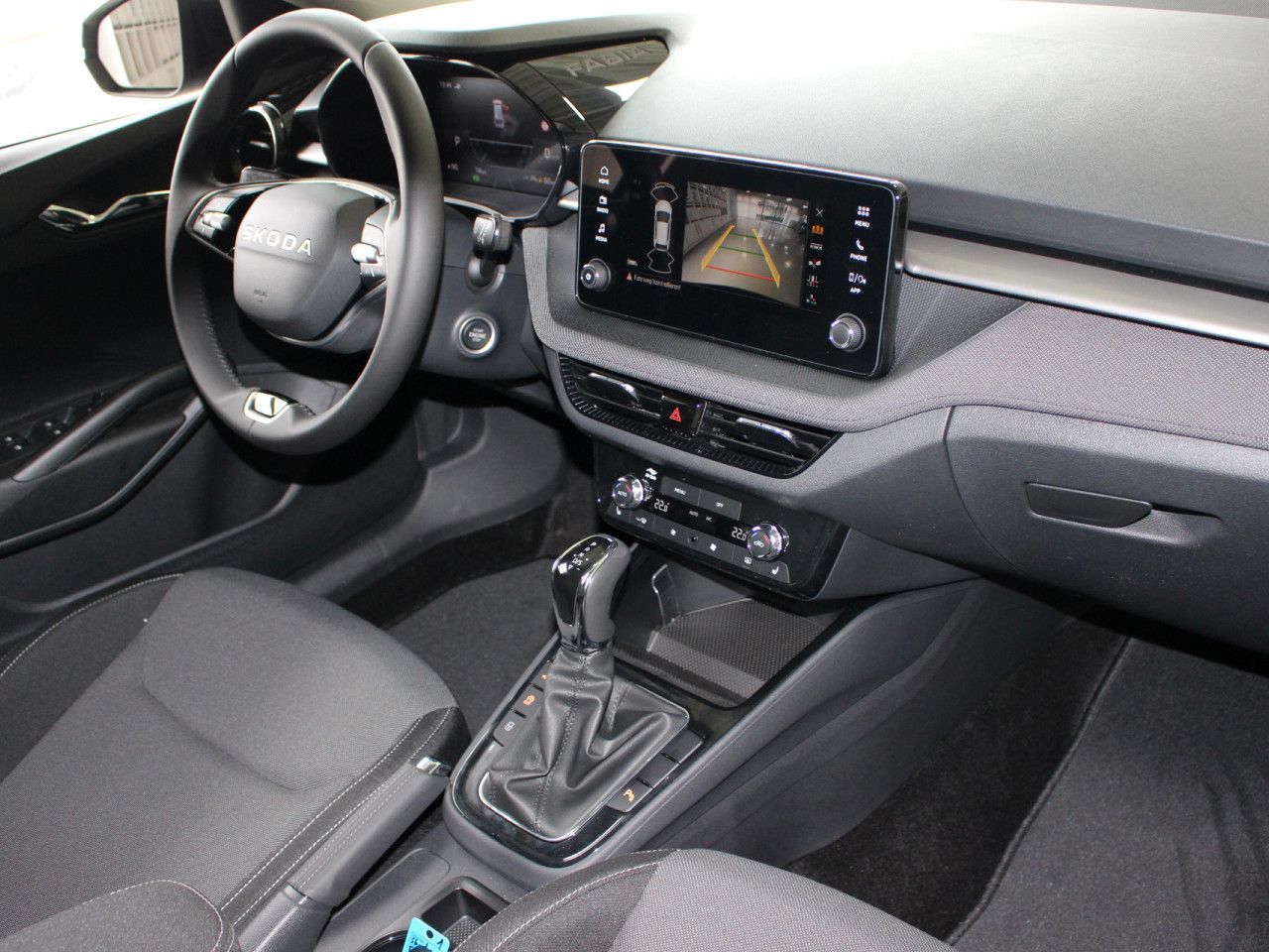 Fahrzeugabbildung SKODA Fabia 1.0 TSI Selection DSG/CAM/PDC/WINTER