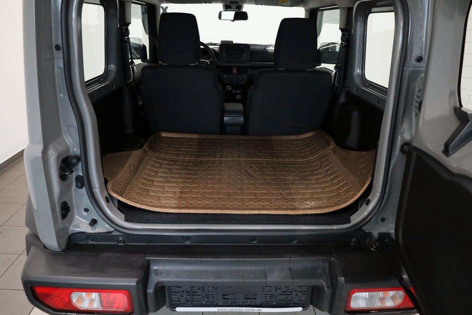 Fahrzeugabbildung Suzuki Jimny Comfort AllGrip NFZ,Temp,SH,8 fach bereift