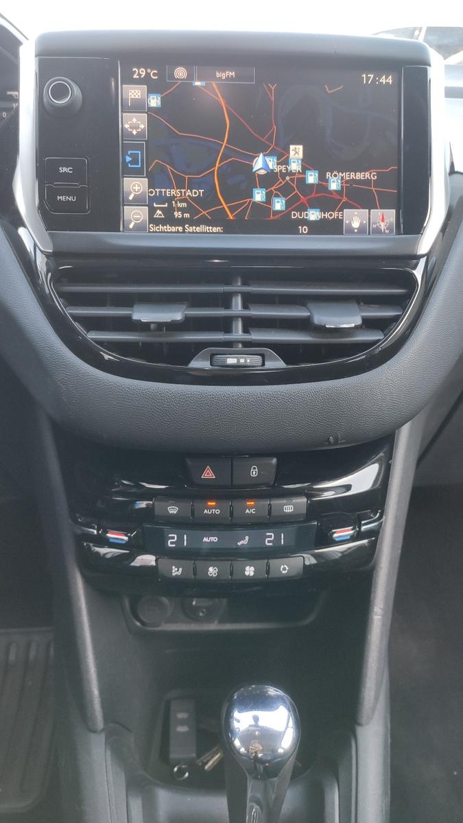 Peugeot 208 Automatik*NAVI*Klimaauto.*SHZ*BT*ALU*Allwett