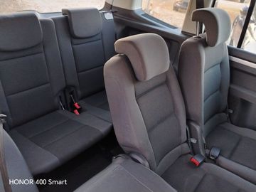Volkswagen Touran - 12