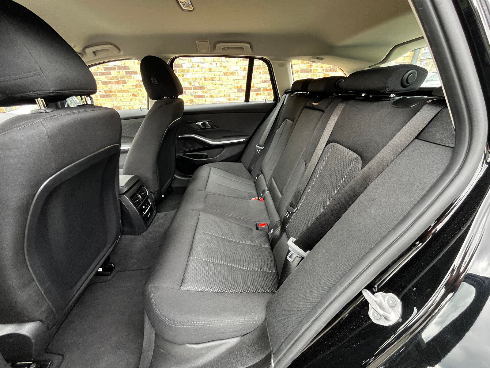 BMW 318i Touring Navi LED Shz Kamera foto 14