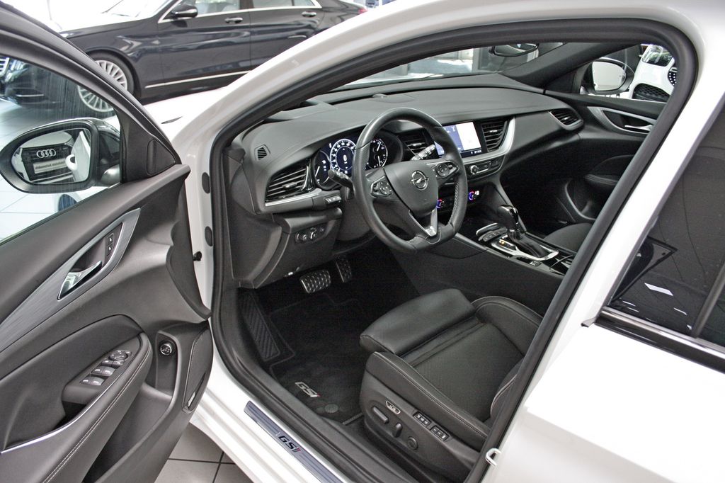 Opel Insignia B Sports Tourer GSi LED 4x4 AHK MASSAGE