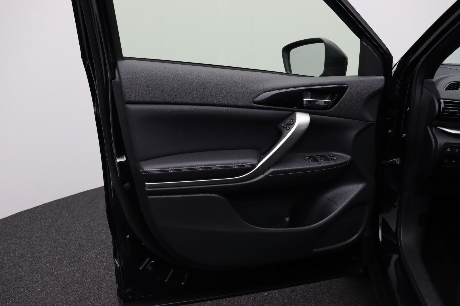 Fahrzeugabbildung Mitsubishi Eclipse Cross 2.4 Intro Edition Hybrid 4WD