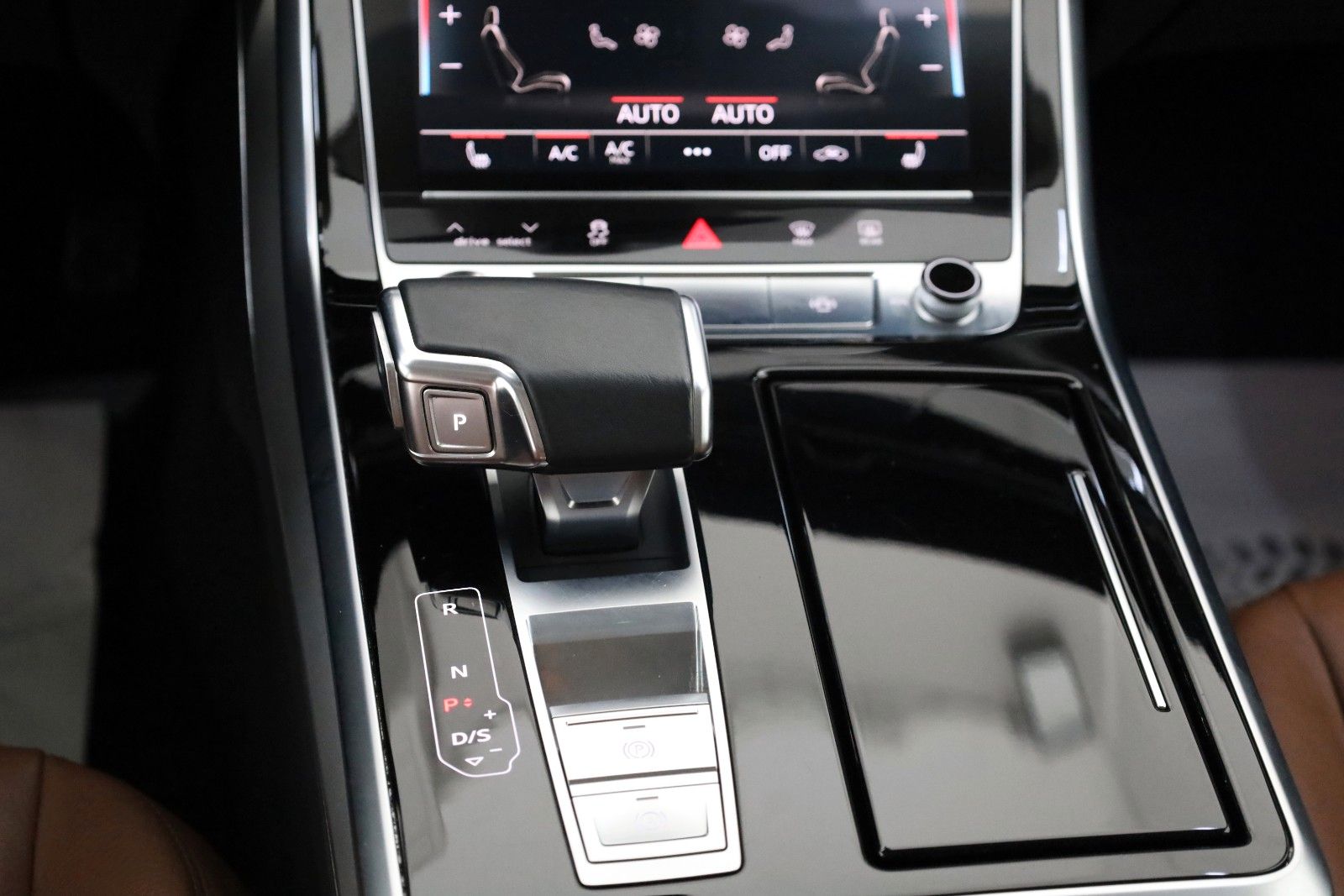 Fahrzeugabbildung Audi Q7 55 TFSIe quattro Leder,Navi,LED,Luftfahrwerk