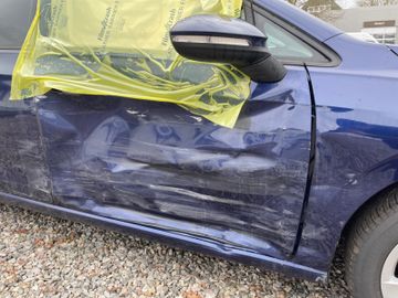 Fahrzeugabbildung Volkswagen Golf VIII Variant 2.0 TDI Life UNFALL!