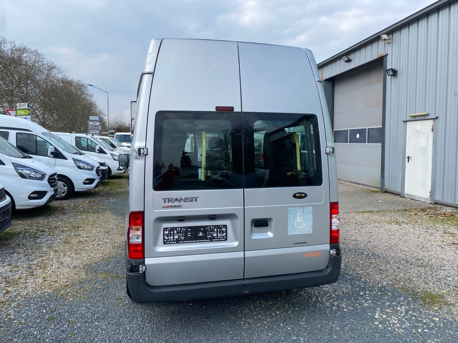 Fahrzeugabbildung Ford Transit Kombi FT 300 M Trend,STH,ROLLSTUHLLIFT