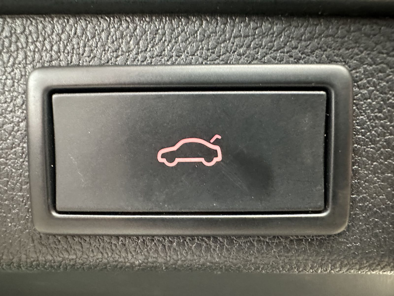 Fahrzeugabbildung SKODA Superb Combi 2.0 TDI Sportline NAV+LED+AHK+VCOCK