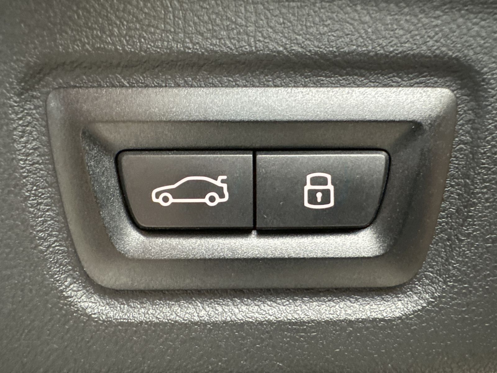 Fahrzeugabbildung BMW i4 40 eDrive M-Sport Pro NAV+LASER+PANO+ACC+19ZO