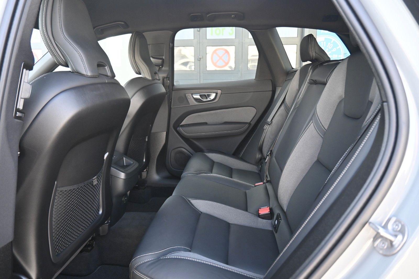 Fahrzeugabbildung Volvo XC60 B5 AWD Plus Dark*LED*H&K*CAM*BLIS*Google