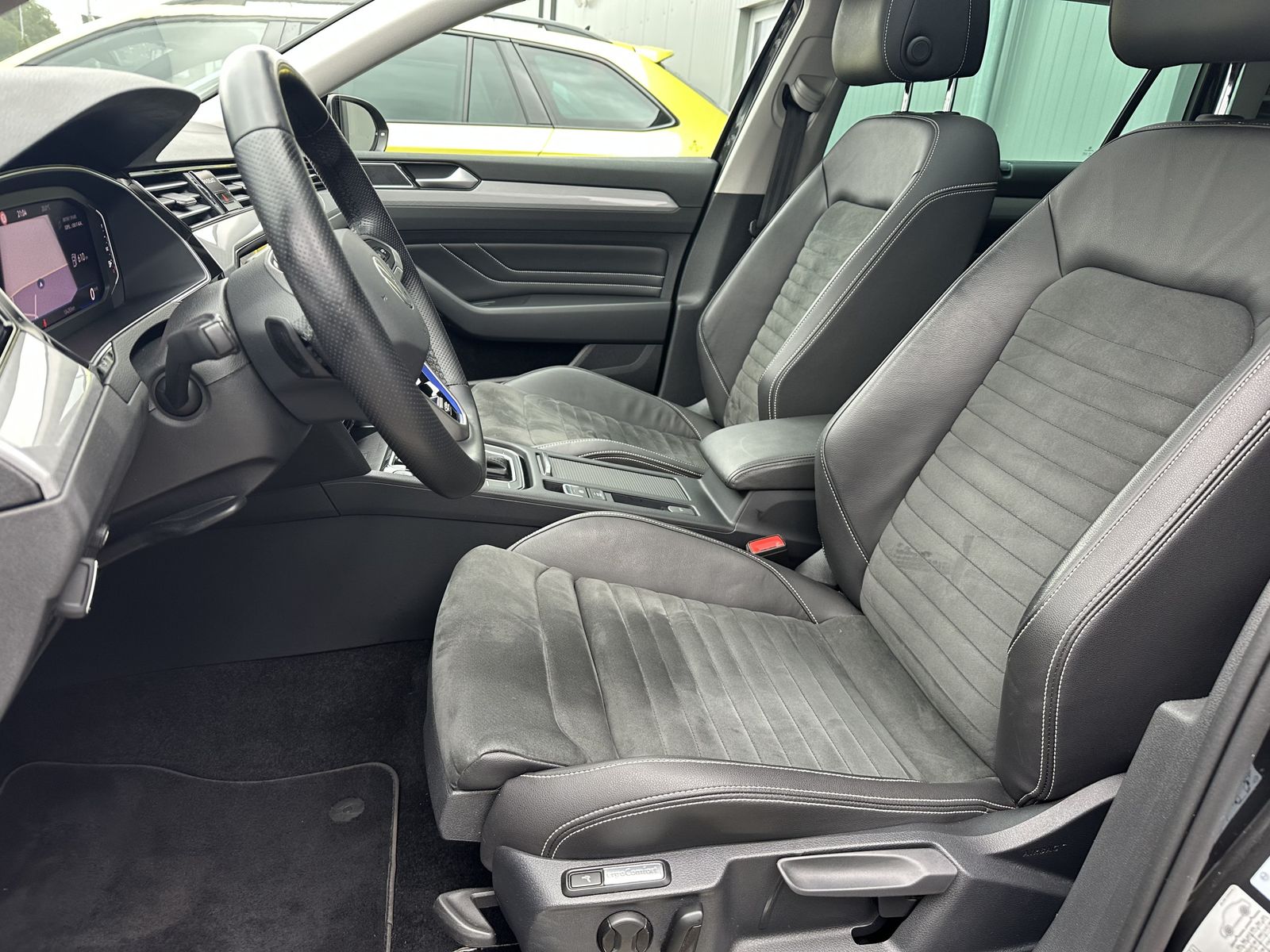 Fahrzeugabbildung Volkswagen Passat Variant GTE+NAV+LED+ACC+PANO+HUD+VCOCKPIT