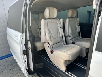 Mercedes V 220 - 10