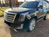 Cadillac Escalade 6.2 V8 Platinum  GMT926 *TOP Ausstattun - Cadillac Escalade in Berlin