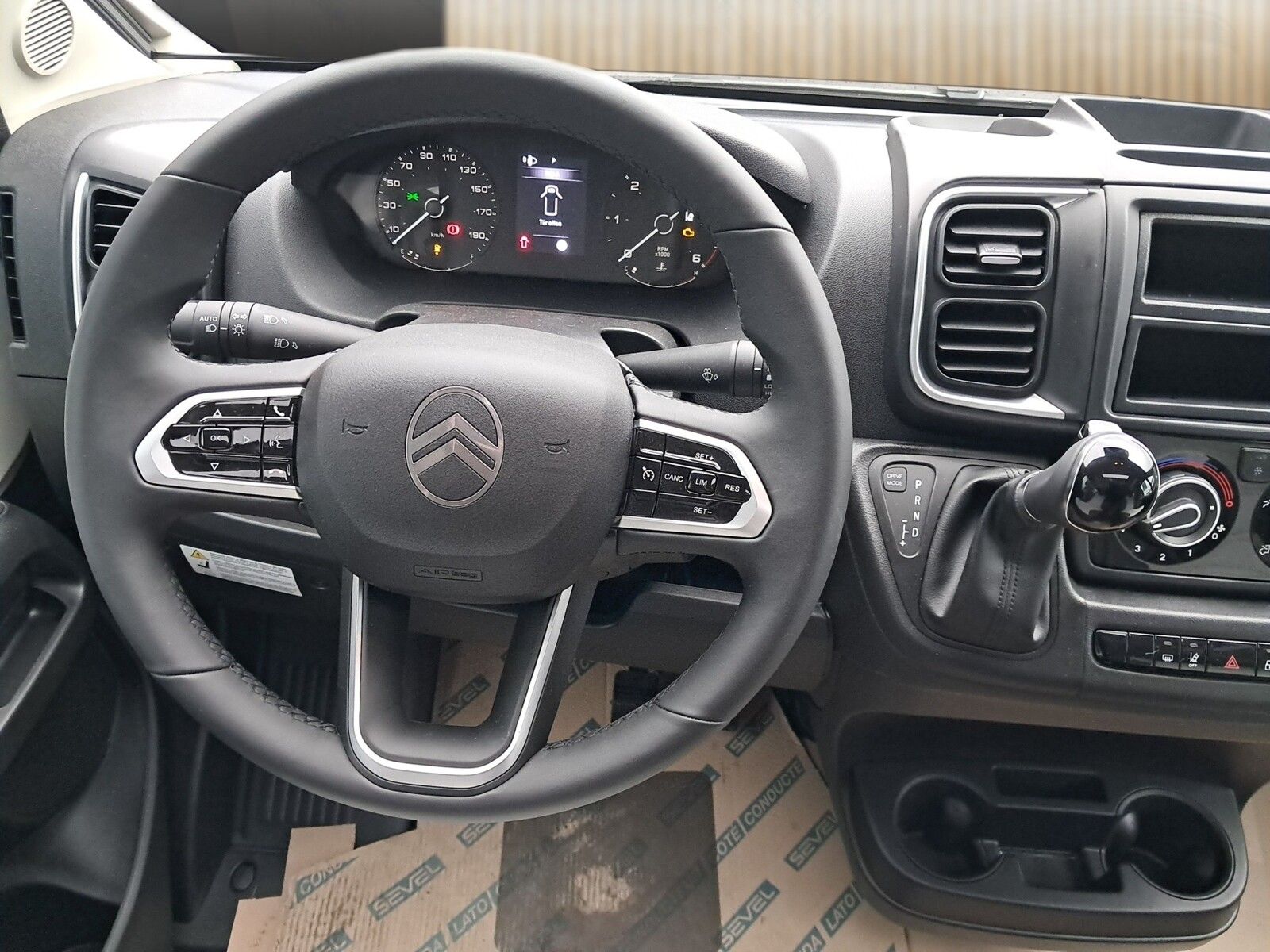 Fahrzeugabbildung Sunlight Adventure T 67 Automatik, Dörr Edition, TV